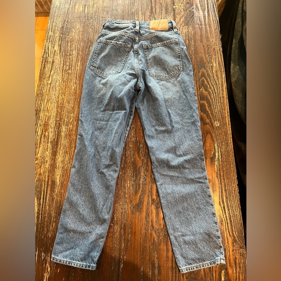 Distressed ultra high waist mom jeans - Picture 4 of 5